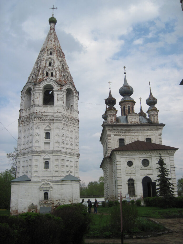 Михайло-Архангельский собор и шатровая колокольня